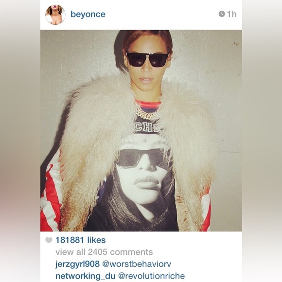 Revolution Riche “Riche One” Crewneck! - Picture 2 of 4